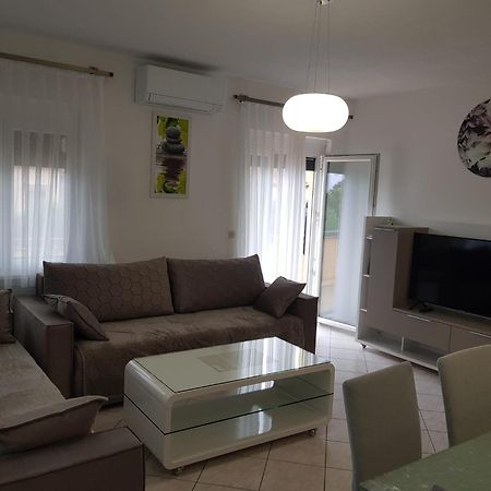 Apartment Zarko Върсар Екстериор снимка