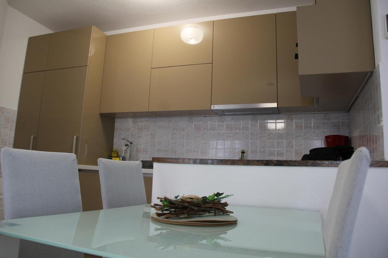 Apartment Zarko Върсар Екстериор снимка