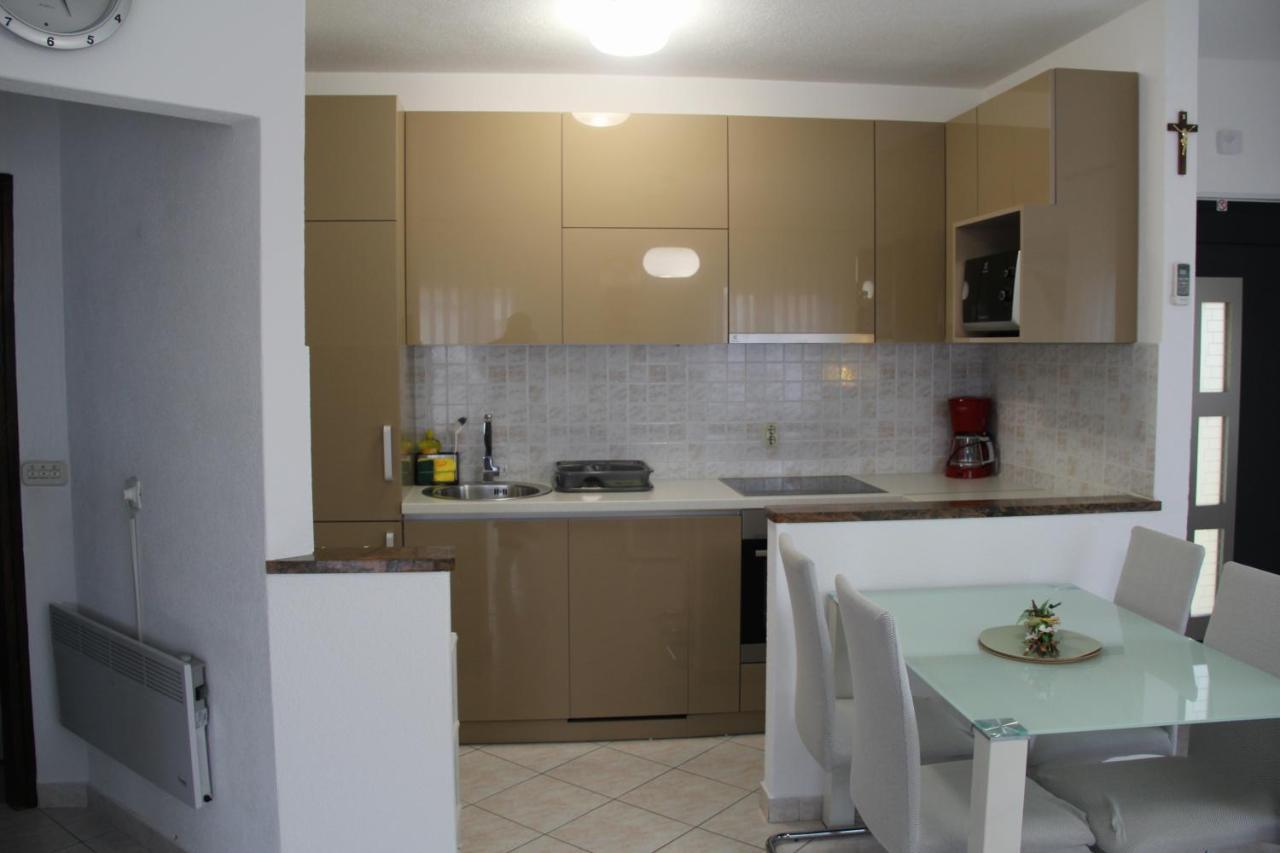 Apartment Zarko Върсар Екстериор снимка