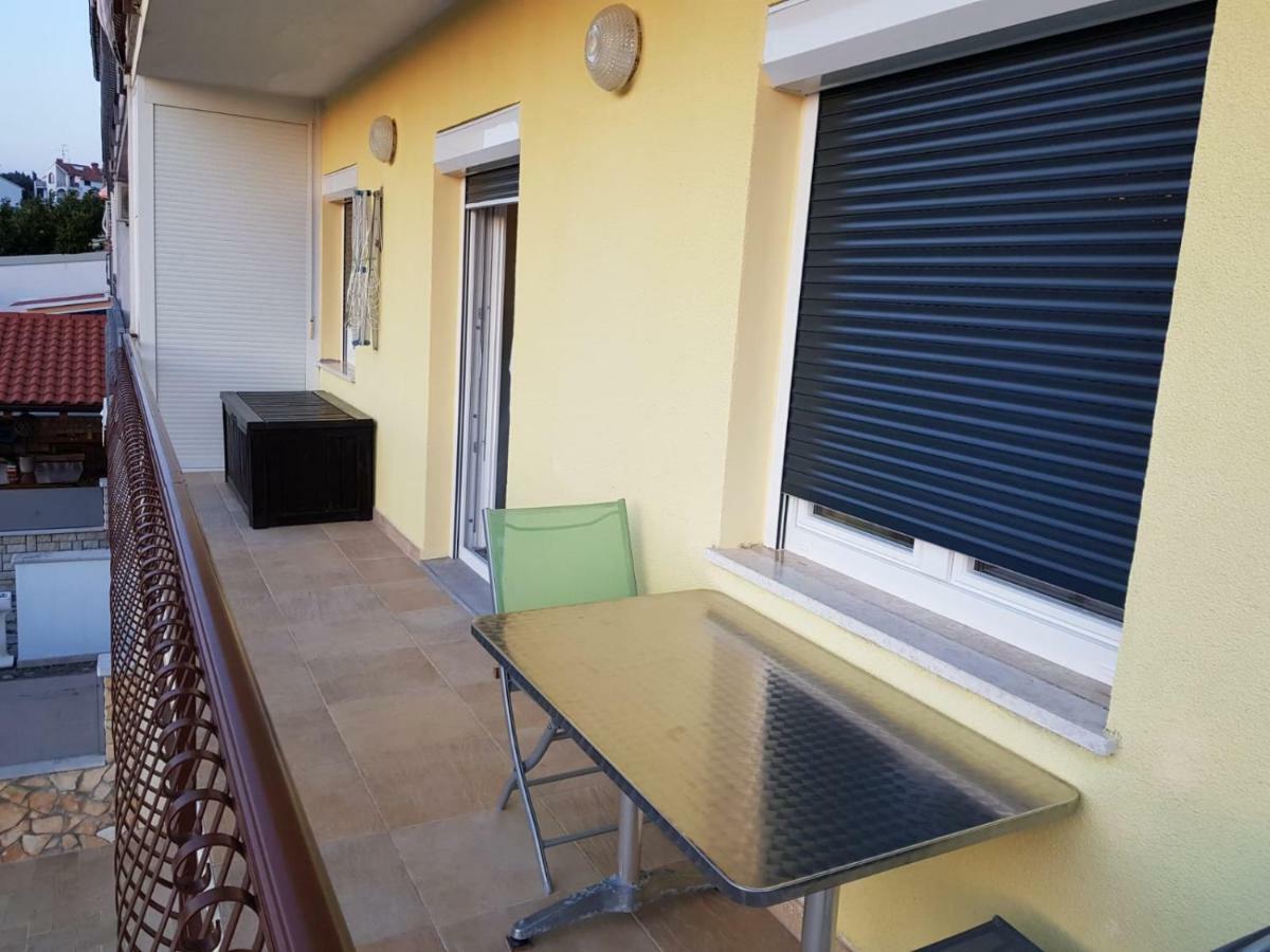 Apartment Zarko Върсар Екстериор снимка
