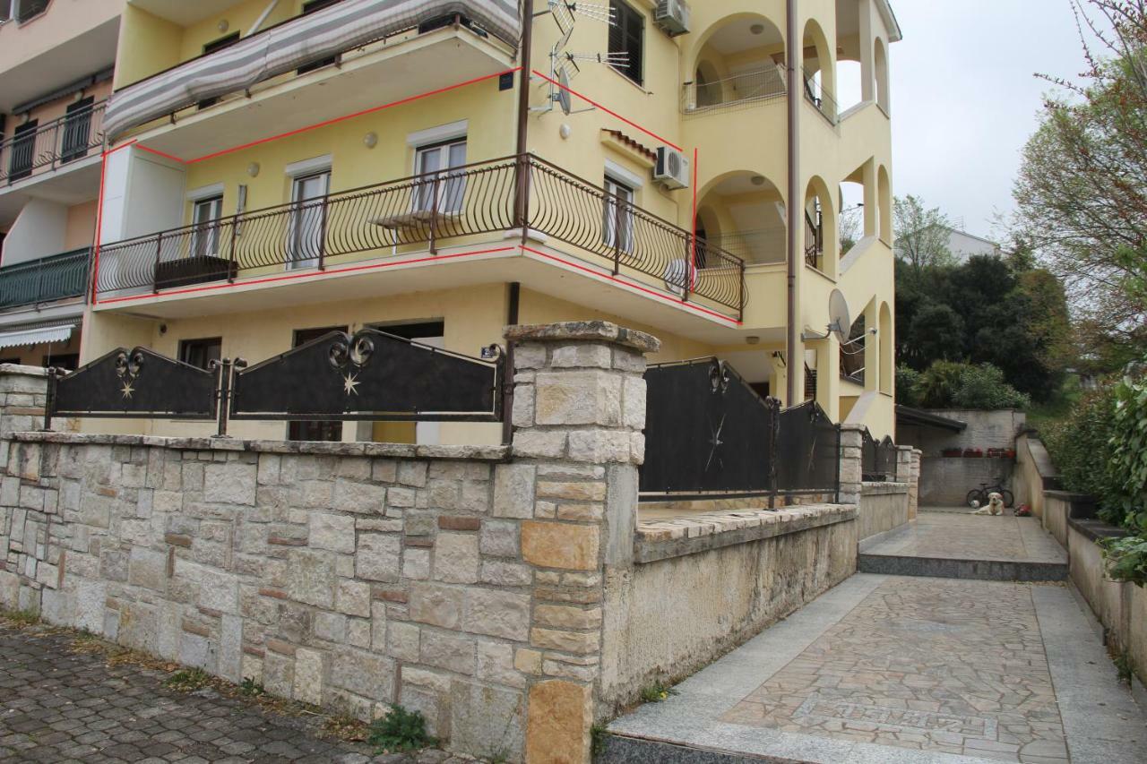 Apartment Zarko Върсар Екстериор снимка