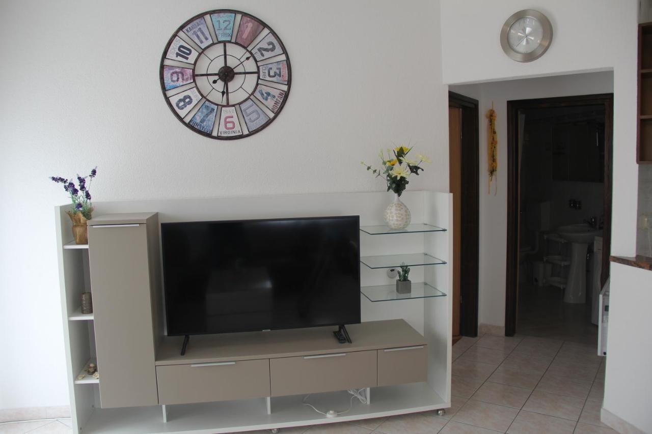 Apartment Zarko Върсар Екстериор снимка